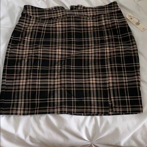 NWT PLAID SKIRT